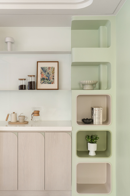 台中室內空間攝影，開放式餐廚空間以圓弧元素串連家庭動線