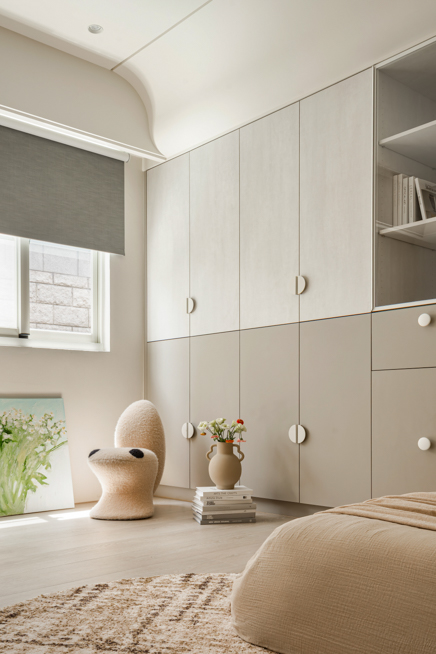 兒童房設計，粉色與拱形牆面營造溫柔安心的成長空間