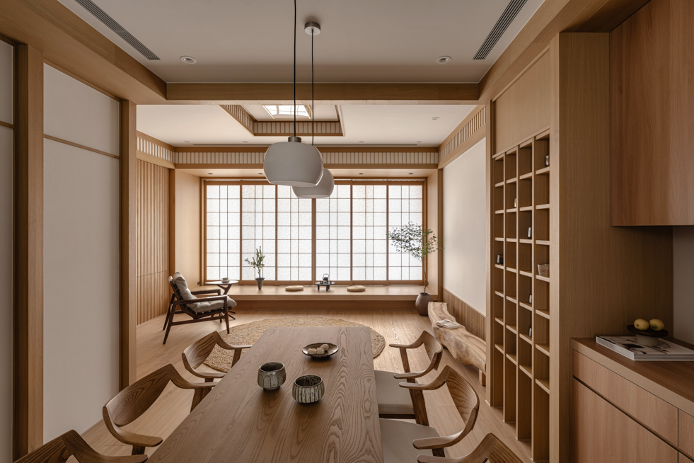 2026 MUSE Design Award 金獎作品:台中住宅餐廚區攝影,連續木質結構與中島設計的光影美學| 易構設計